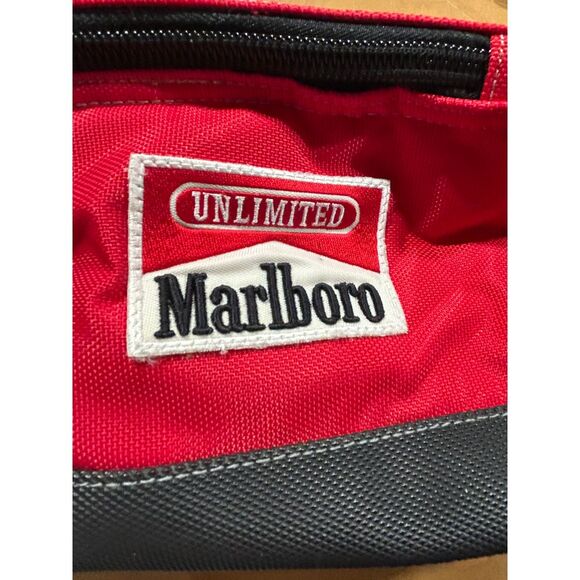 Marlboro Unlimited Red Vintage Travel‎ Duffle Gym Bag Luggage New With Tags - Picture 5 of 8